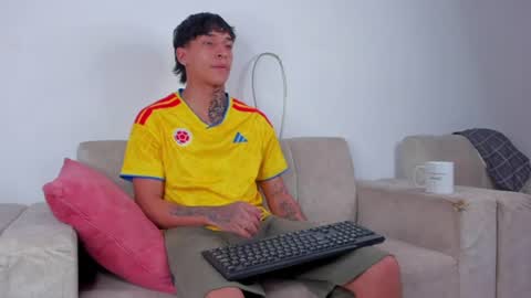 croywave_ Momentaufnahme des Live-Raums auf Chaturbate