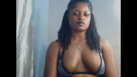 cum_ebony_petitxx live room snapshot on Chaturbate