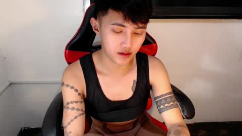cuteasiancock98 momentopname van live room op Chaturbate