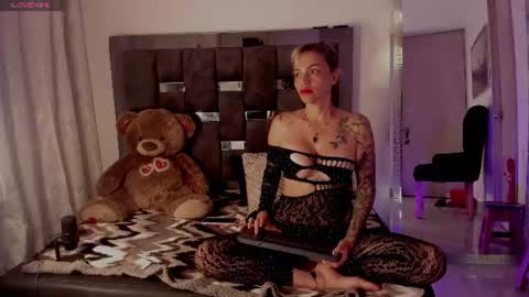 daila_jonnes снимок онлайн-комнаты на Chaturbate