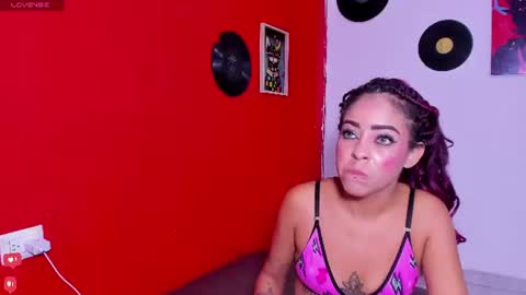 daisyhotgirl69 live room snapshot on Chaturbate