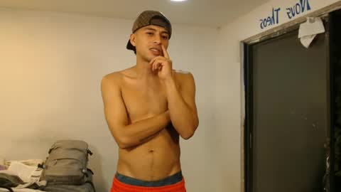 danielitopapii Momentaufnahme des Live-Raums auf Chaturbate