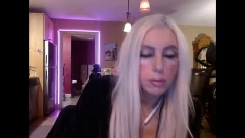 danikawhite69 live room snapshot on Chaturbate