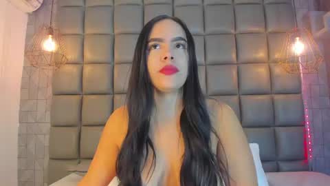 dannavelvet live room snapshot on Chaturbate