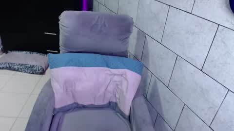 danni_cinnamon momentopname van live room op Chaturbate