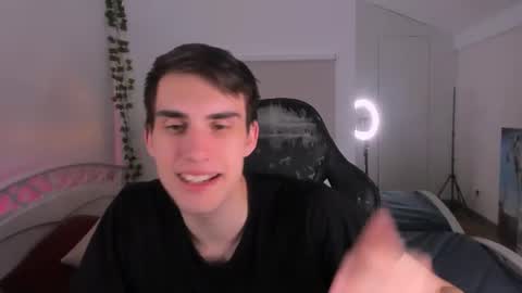 deanwilde live room snapshot on Chaturbate