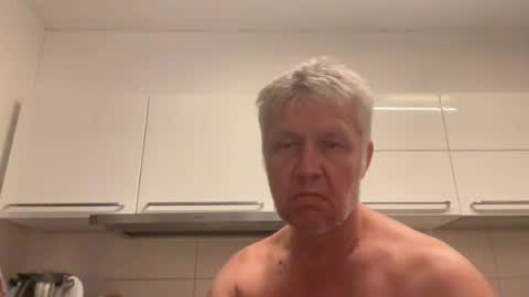 devon_nite live room snapshot on Chaturbate