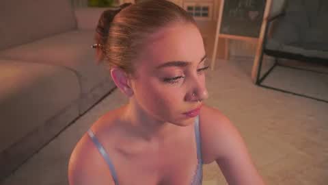 dinacaguimbal Momentaufnahme des Live-Raums auf Chaturbate