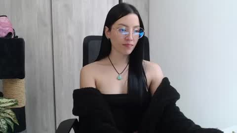 divineisis Momentaufnahme des Live-Raums auf Chaturbate