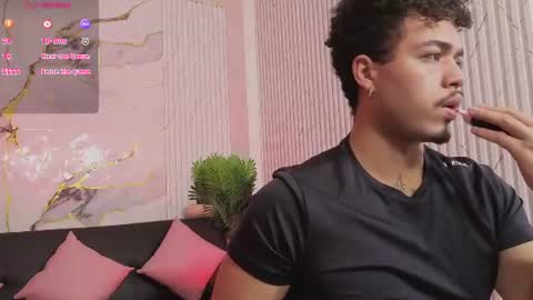 dominic_tay captura de la sala en vivo en Chaturbate
