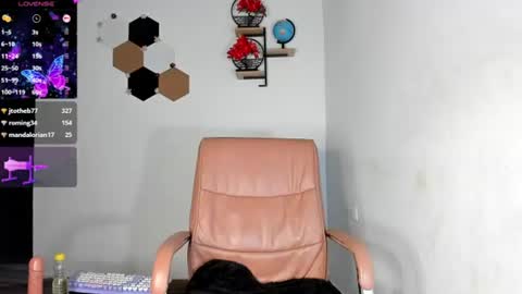 dulce_amor captura de la sala en vivo en Chaturbate