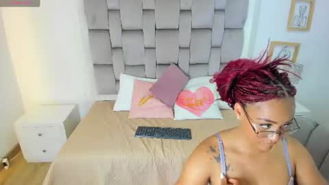 dulce_taylor__ live room snapshot on Chaturbate