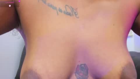 edelaine_rogers live room snapshot on Chaturbate