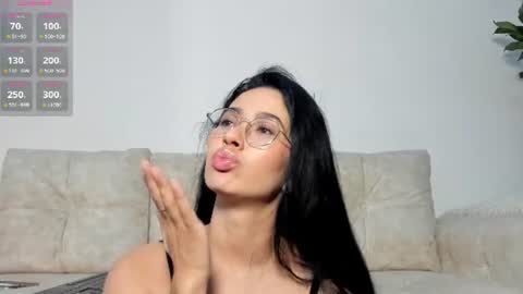 eileenestrada live room snapshot on Chaturbate