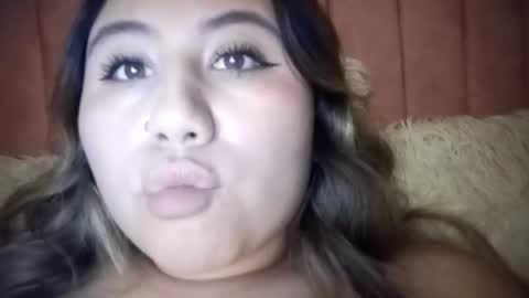 eimy_collin captura de la sala en vivo en Chaturbate