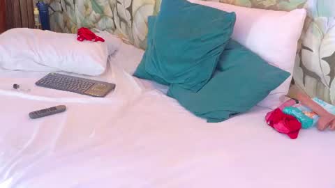 elaine_dubois live room snapshot on Chaturbate