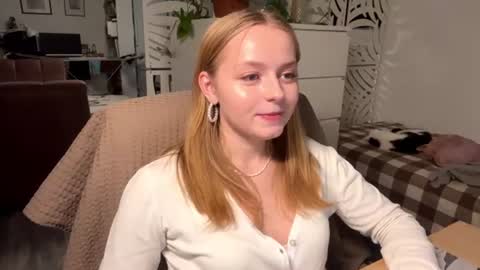 elanorgaud momentopname van live room op Chaturbate