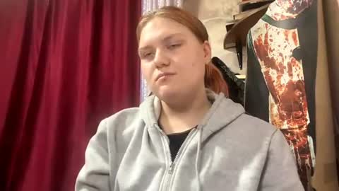 elisatoa снимок онлайн-комнаты на Chaturbate