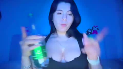 ella_aq live room snapshot on Chaturbate