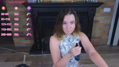 ellie_babyy momentopname van live room op Chaturbate