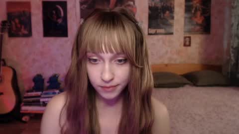 ellie_friendly live room snapshot on Chaturbate
