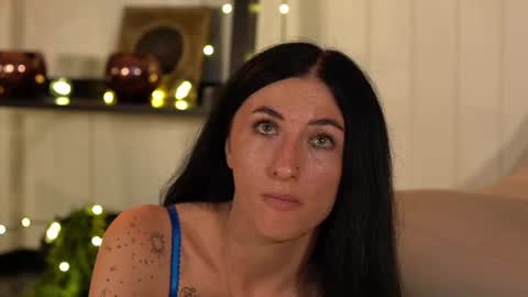 elliejules снимок онлайн-комнаты на Chaturbate