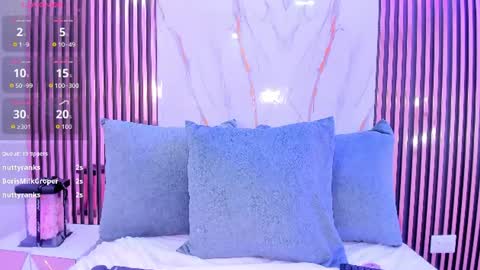 ema_bloom live room snapshot on Chaturbate