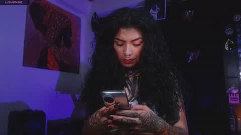 ema_ploxx Momentaufnahme des Live-Raums auf Chaturbate
