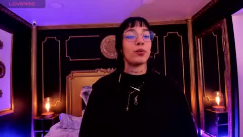 emalittle captura da sala ao vivo na Chaturbate