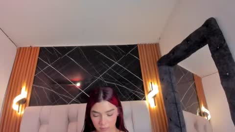 emiliana_dl live room snapshot on Chaturbate