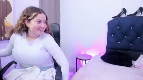 emily_and_miarose Momentaufnahme des Live-Raums auf Chaturbate