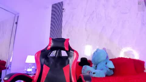 emilyjhons_ Momentaufnahme des Live-Raums auf Chaturbate
