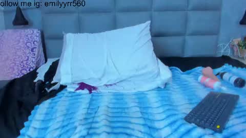 emilyy_r momentopname van live room op Chaturbate