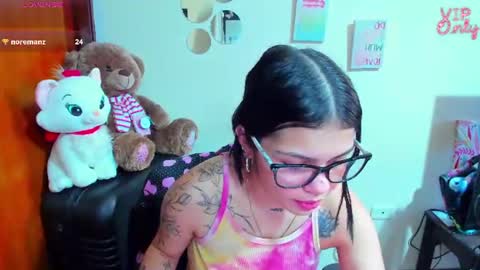 emma_boo_ captura de la sala en vivo en Chaturbate