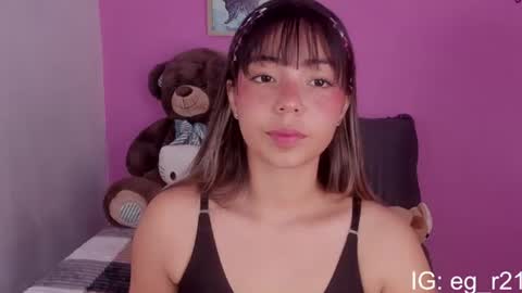 emma_grayys live room snapshot on Chaturbate