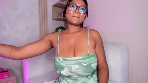 emma_rules99 Momentaufnahme des Live-Raums auf Chaturbate