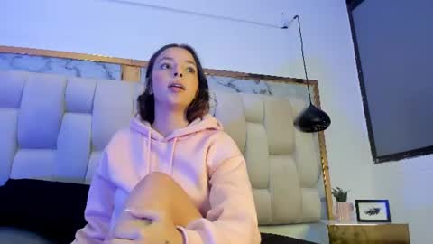 emma_valencia_001 captura de la sala en vivo en Chaturbate