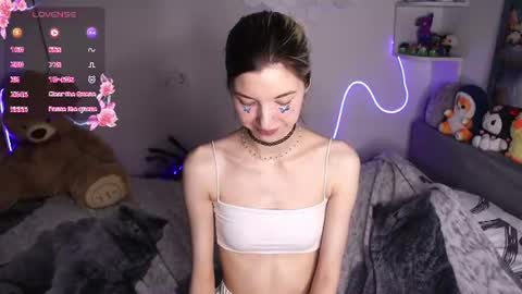 emmie_everly live room snapshot on Chaturbate