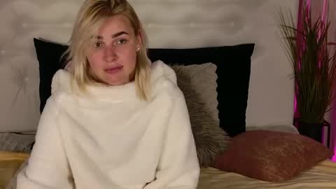 emmilive live room snapshot on Chaturbate