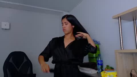 emmishery captura de la sala en vivo en Chaturbate