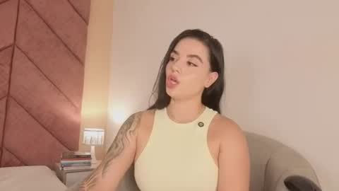 emmy_danielss Momentaufnahme des Live-Raums auf Chaturbate