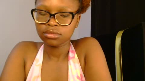 emziqui_20 Momentaufnahme des Live-Raums auf Chaturbate