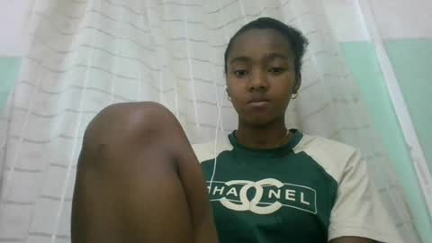 ernestine378626 Momentaufnahme des Live-Raums auf Chaturbate