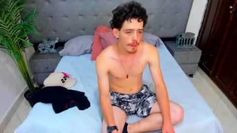 eros_tadeo live room snapshot on Chaturbate