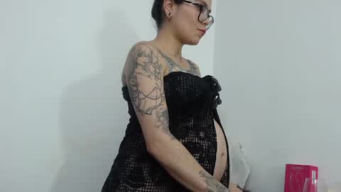 esmeralda_hairy live room snapshot on Chaturbate