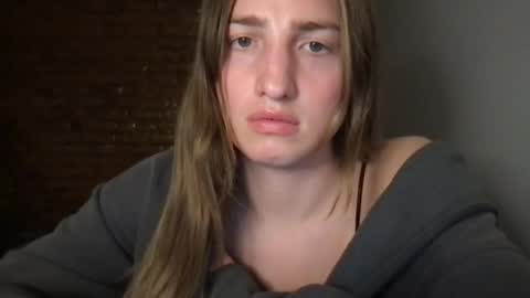 esthergreyplus Momentaufnahme des Live-Raums auf Chaturbate