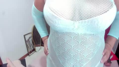 estrellasmmith live room snapshot on Chaturbate