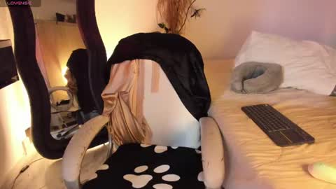 estudiosnia captura de la sala en vivo en Chaturbate