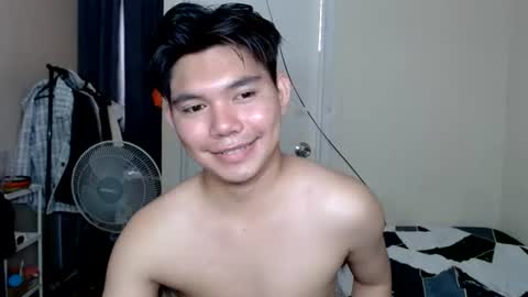 ethan_cutie momentopname van live room op Chaturbate