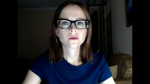 evangeline06 live room snapshot on Chaturbate